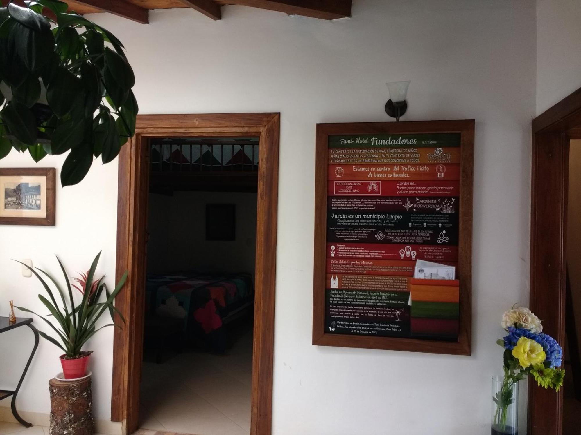 Hostal Famihotel Fundadores Jardín Exteriör bild